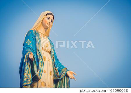 Close-up of the blessed Virgin Mary statue figure. Close-up of the blessed Virgin Mary statue figure. 63090028