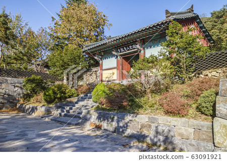Cheongnyongsa Temple, Anseong-si, Gyeonggi-do Cheongnyongsa Temple, Anseong-si, Gyeonggi-do 63091921