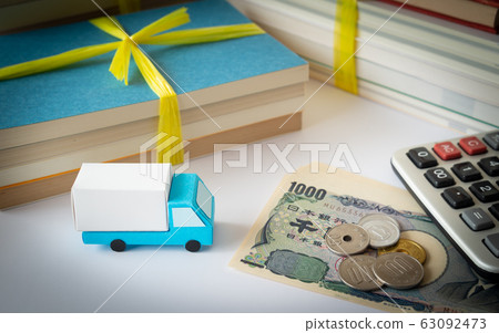 書籍、書籍、處置、搬家車、出差採購、收集文物、收集不需要的物品 63092473