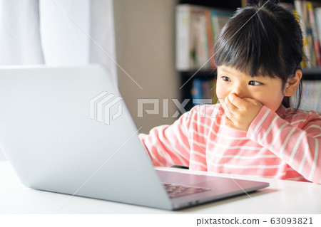 Girl laptop 63093821