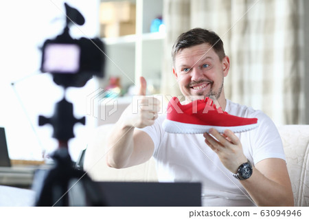Person showing thumbs up 63094946