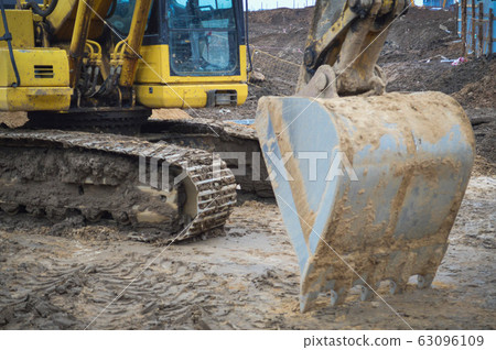Big bright yellow powerful industrial heavy  63096109