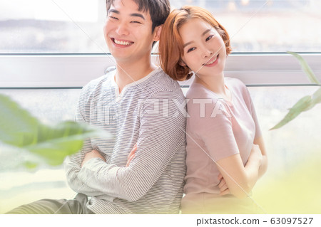 戀人情侶下午窗戶燈 戀人情侶下午窗戶燈 63097527