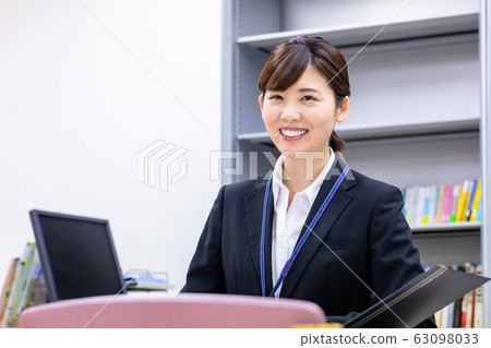 圖書管理員女人 63098033