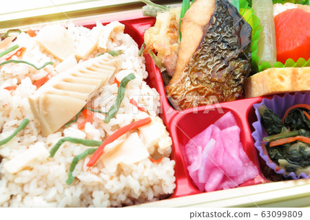 Bamboo shoot rice lunch box up 63099809