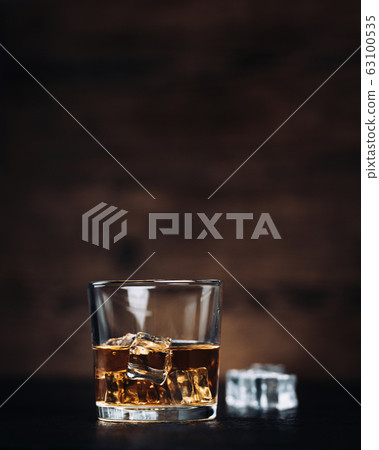 Whisky, whiskey or bourbon Whisky, whiskey or bourbon 63100535