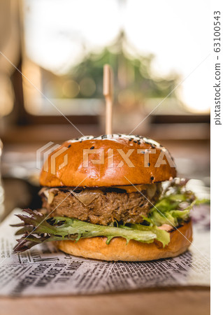 Traditional beef hamburger Traditional beef hamburger 63100543
