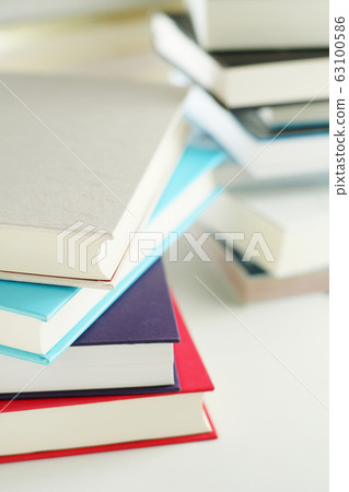 一本堆積的書 一本堆積的書 63100586