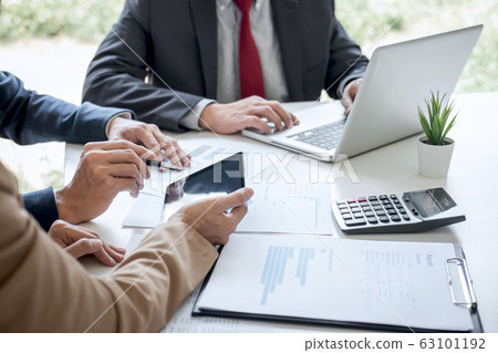 Business team meeting present, Secretary Business team meeting present, Secretary 63101192