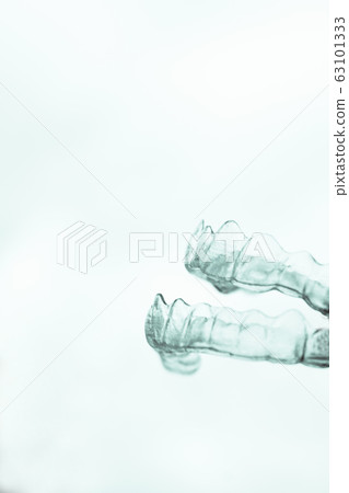 Transparent plastic splint for dental alignment Transparent plastic splint for dental alignment 63101333