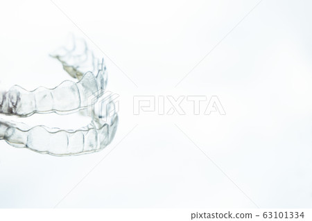 Transparent plastic splint for dental alignment 63101334