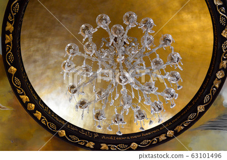 A large beautiful luxurious crystal glass A large beautiful luxurious crystal glass 63101496