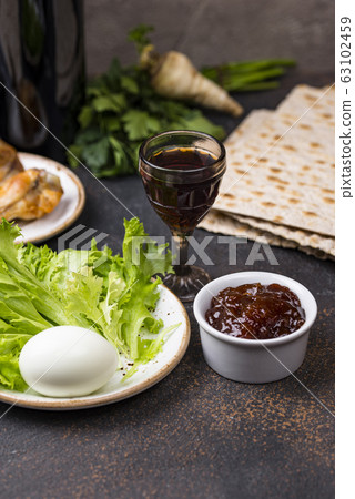 Symbolic of Jewish holiday Pesah 63102459