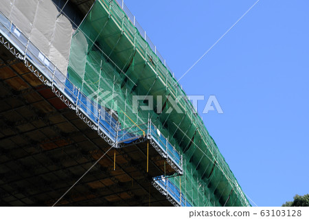 有腳手架的建造場所風景 63103128