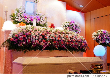 Flower altar 63105547