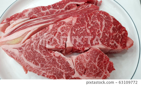 Beef sirloin Beef sirloin 63109772