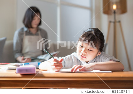 在客廳學習 63110714