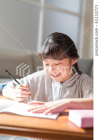 在客廳學習 在客廳學習 63110721