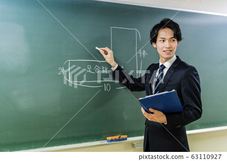 老師（老師，黑板，學校，學校 63110927