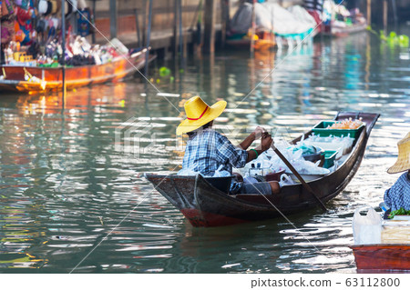 Floating market 63112800