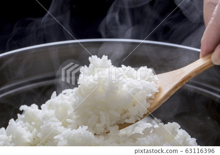 蒸熟米飯 63116396