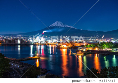 <<Shizuoka Prefecture>> Night view of Tagonoura overlooking Mt. Fuji <<Shizuoka Prefecture>> Night view of Tagonoura overlooking Mt. Fuji 63117841