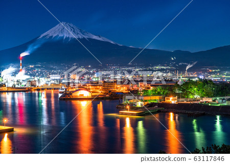 <<Shizuoka Prefecture>> Night view of Tagonoura overlooking Mt. Fuji <<Shizuoka Prefecture>> Night view of Tagonoura overlooking Mt. Fuji 63117846