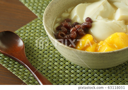 Bean flower 63118031
