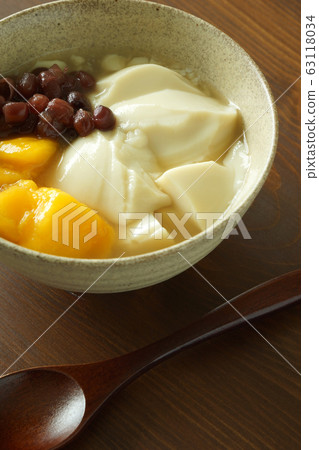 Bean flower 63118034