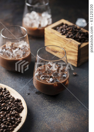 creamy ligueur with coffee 63120100