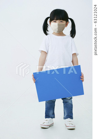 Girl with a mask 63121024