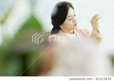 女商人,企業,首席執行官,老闆,代表,辦公室,辦公室,辦公室,公司,酒店,咖啡廳,房子,房間 女商人,企業,首席執行官,老闆,代表,辦公室,辦公室,辦公室,公司,酒店,咖啡廳,房子,房間 63121676