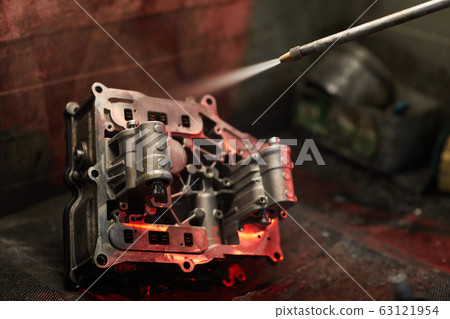 Sandblasting Car Engine Part 63121954