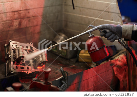 Sandblasting Car Motor Part 63121957