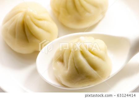一個放在Renge上的小籃子包裝。 63124414