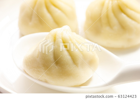 一個放在Renge上的小籃子包裝。 63124423