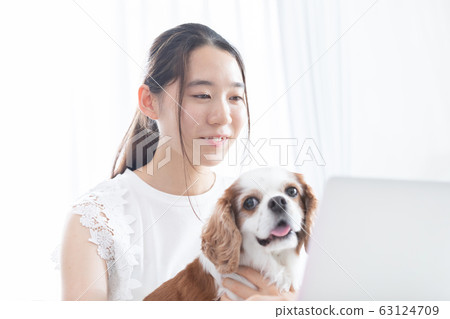 Young woman pet Young woman pet 63124709