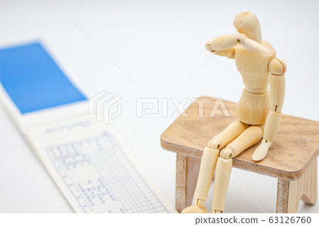 工資便宜而沮喪的人的形象 工資便宜而沮喪的人的形象 63126760