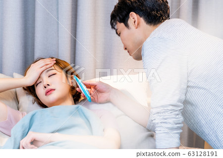 Young couple newlyweds lovers hospital pain Young couple newlyweds lovers hospital pain 63128191