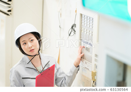 Working woman 63130564