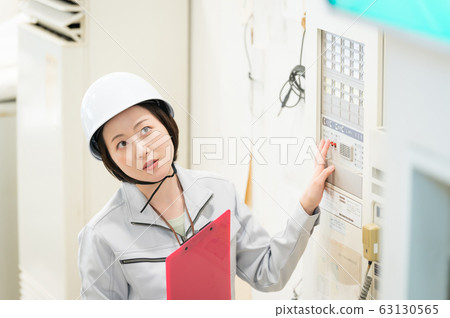 Working woman 63130565