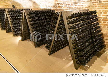sparkling wine, wine cellar in Traiskirchen near sparkling wine, wine cellar in Traiskirchen near 63131323