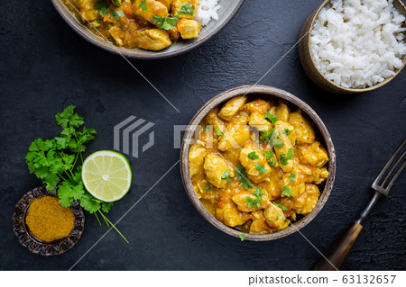 chicken cooked with curry sauce 63132657