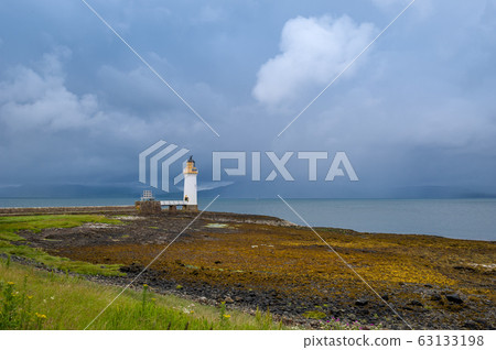 Tobermory Lighthouse at low tide Tobermory Lighthouse at low tide 63133198