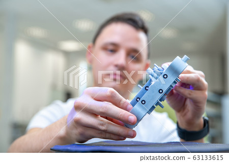 technically professional machine for 3D scanning and measurement of plastic moldings using a laser technically professional machine for 3D scanning and measurement of plastic moldings using a laser 63133615