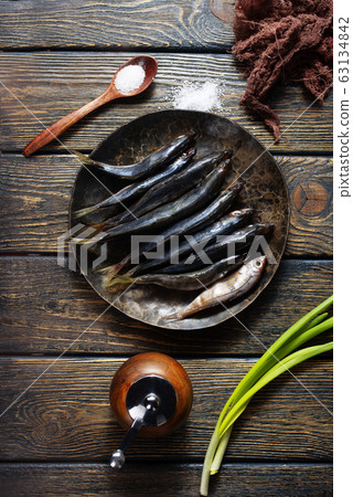 raw smelt fish raw smelt fish 63134842