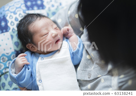 2天大的男孩 2天大的男孩 63138241