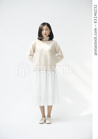 Casual full body portrait of young woman 63140232
