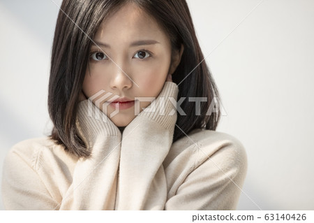 Relaxing portrait of young woman with sunshine 63140426