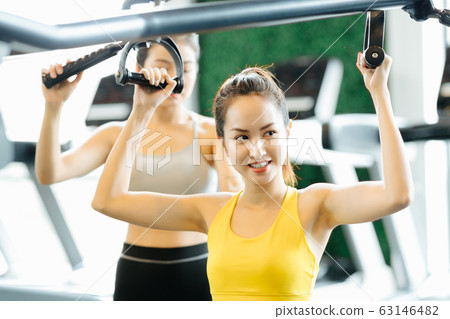 教練和女人訓練機 教練和女人訓練機 63146482